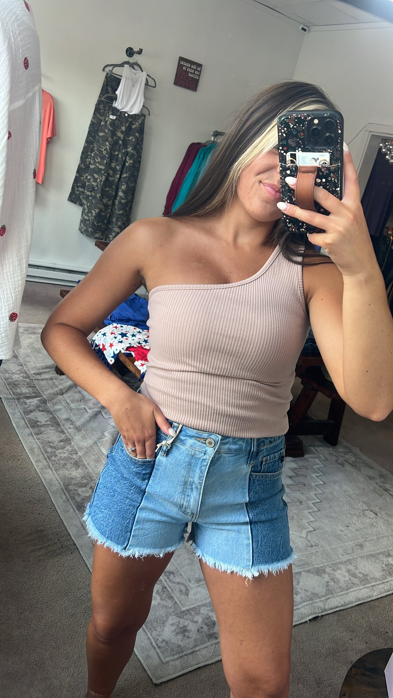 One shoulder tank