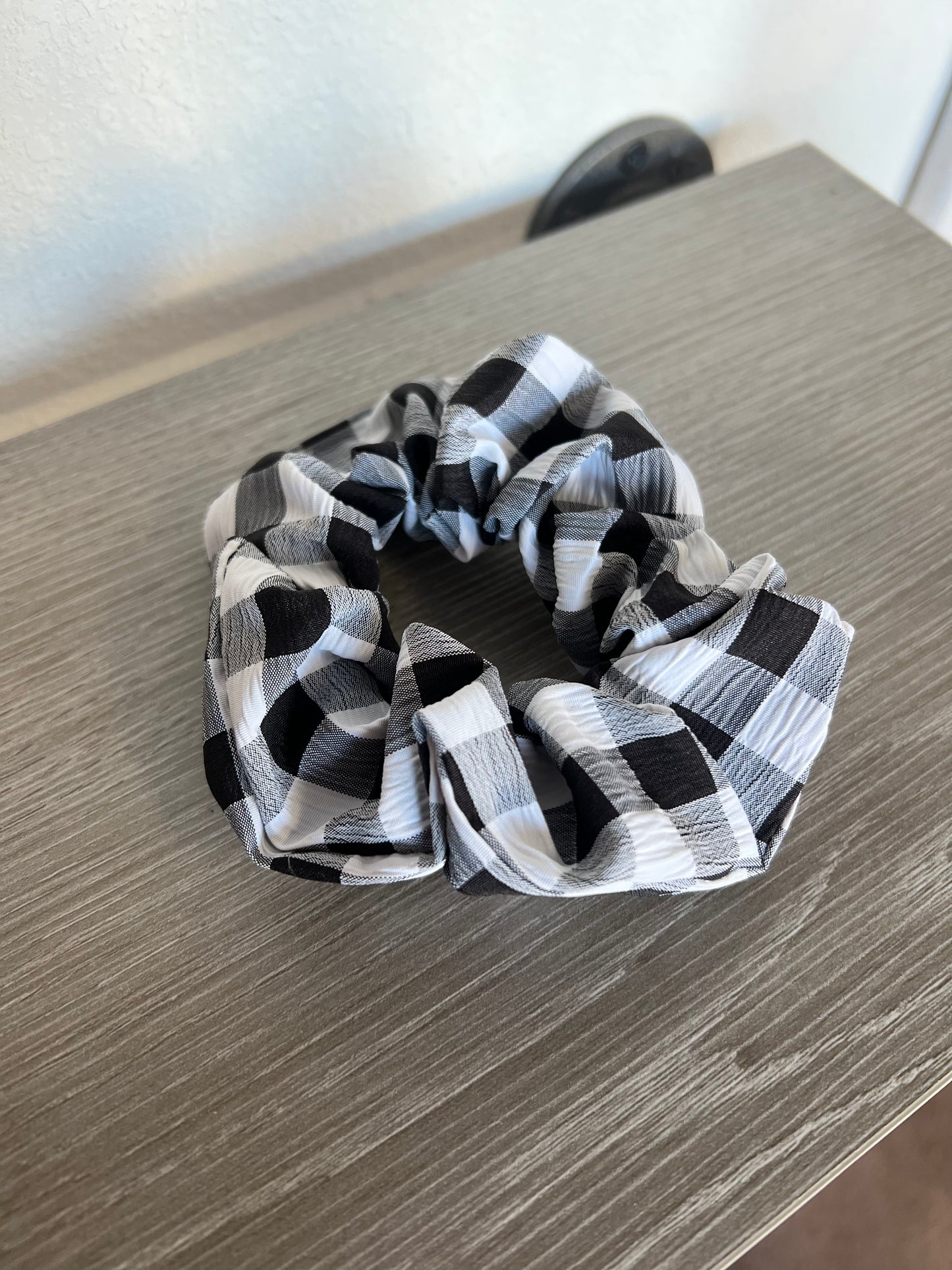 Checkered Scrunchie, Black