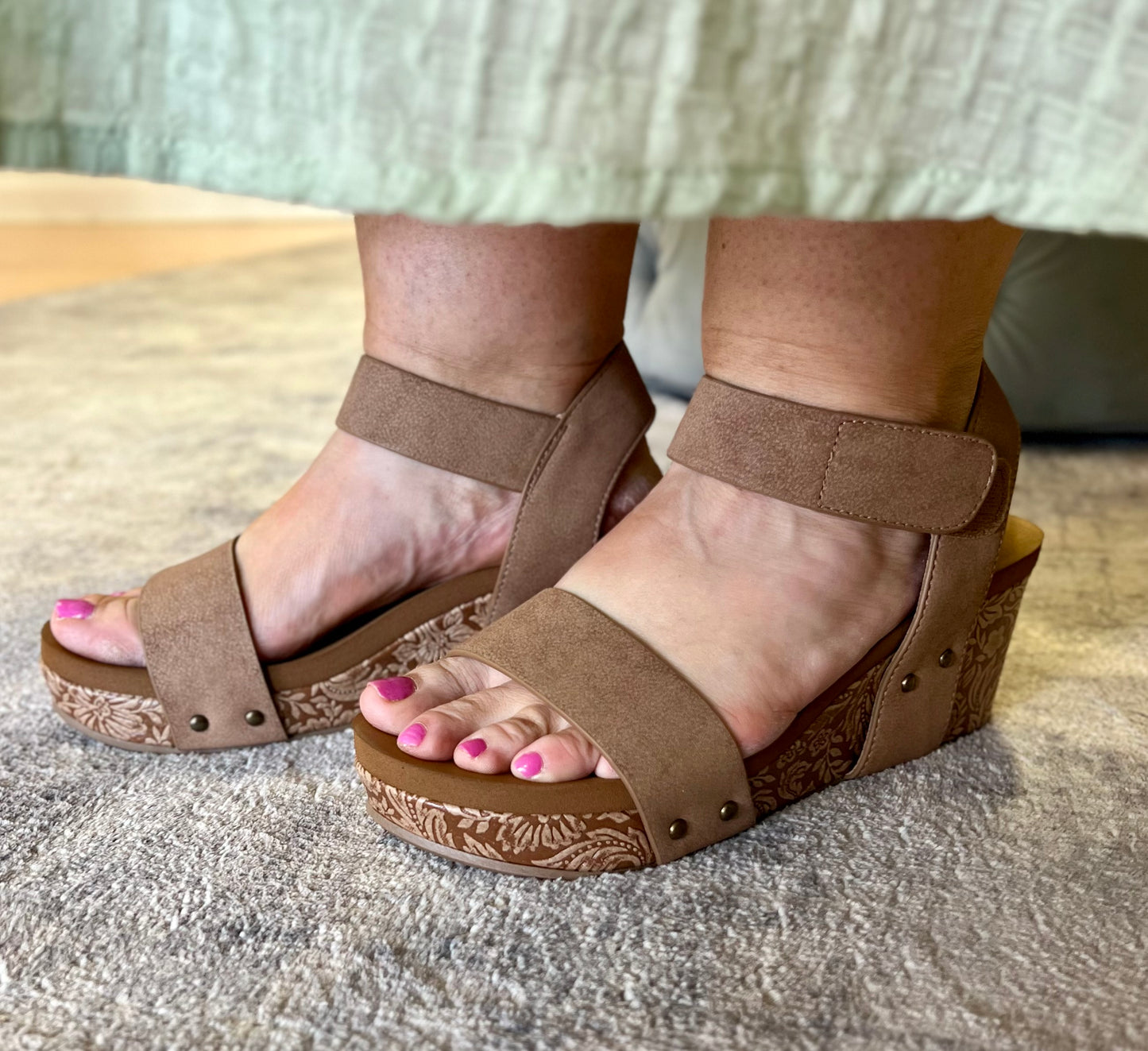 Devon Wedge Tooled, Lt Tan