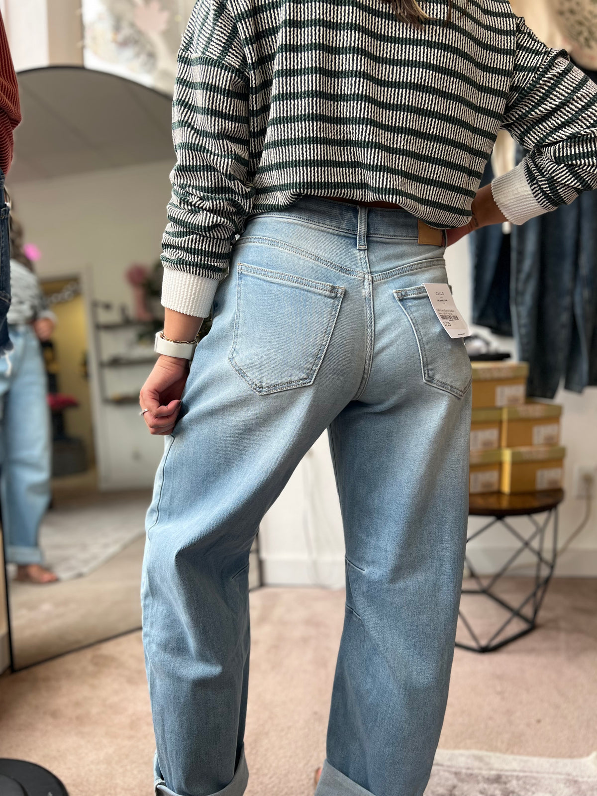 Nova Barrel Jean, Cello
