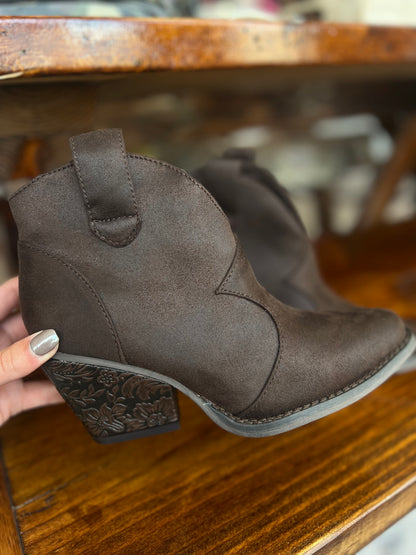 Dangerous Boots, Chocolate